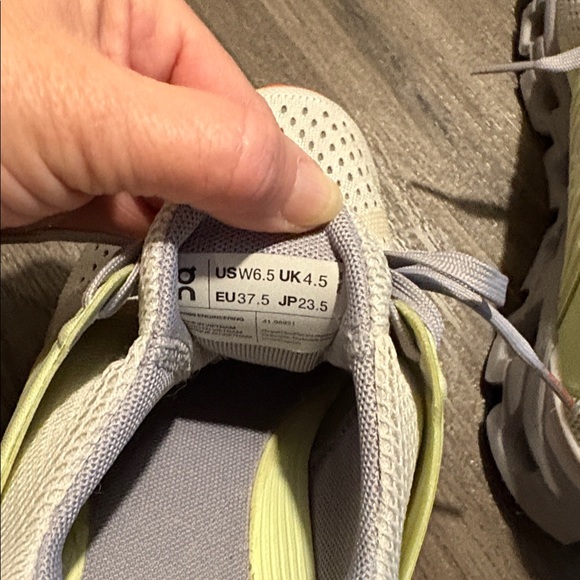 EUC Women’s Cloudswift Running Shoes - Size 6.5 - Picture 6 of 7